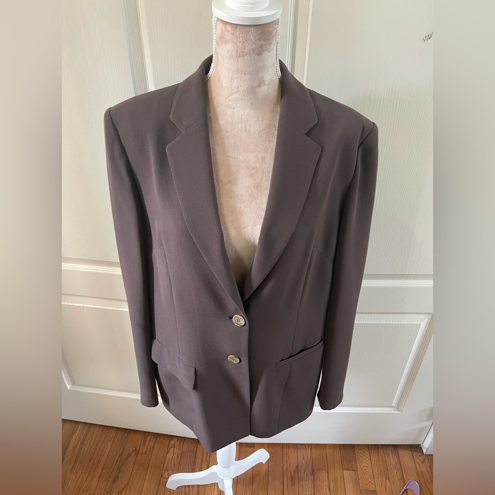 Jones New York Two-Button Brown Blazer with Flap Pocket – Size 16